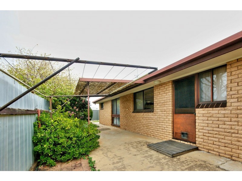 3/413 Cressy St, Deniliquin NSW 2710