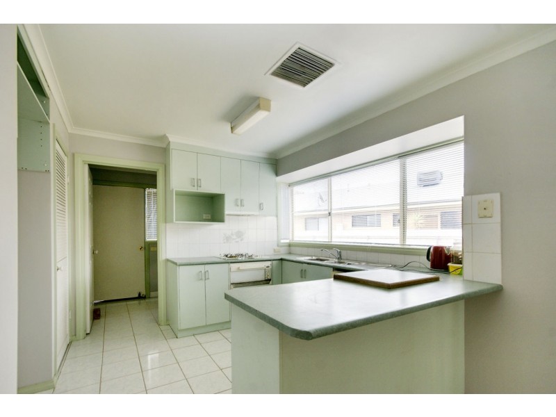 6 Vaughan Pl, Deniliquin NSW 2710