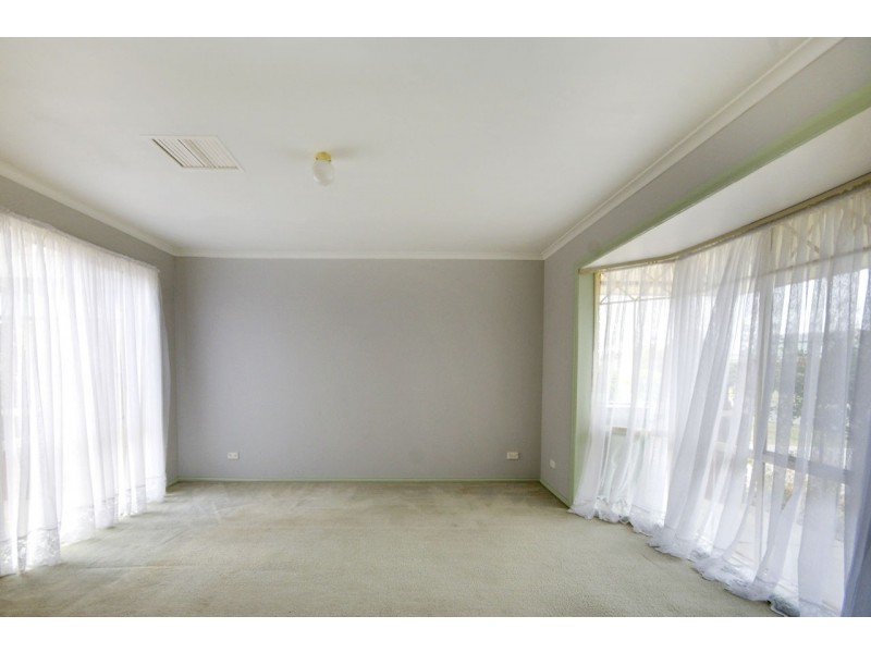 6 Vaughan Pl, Deniliquin NSW 2710