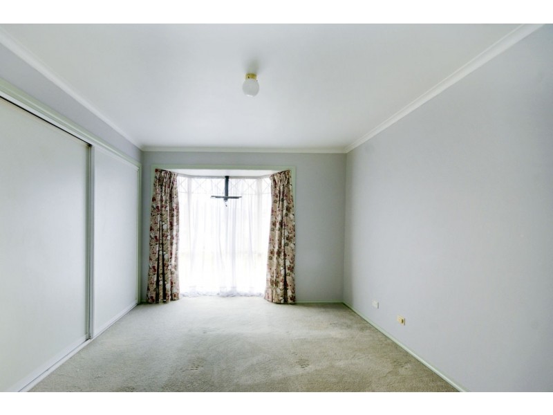 6 Vaughan Pl, Deniliquin NSW 2710