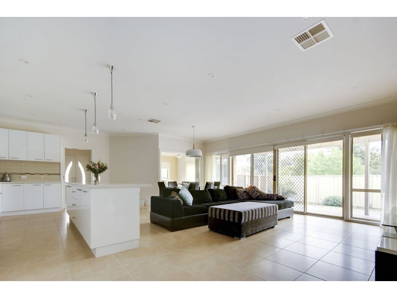 112 Junction Street, Deniliquin NSW 2710