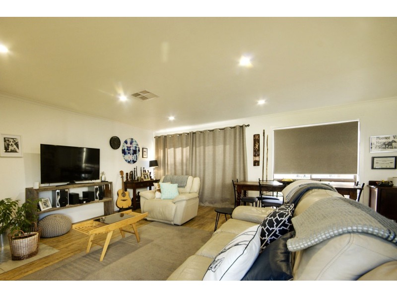 116 Wyatt Street, Deniliquin NSW 2710