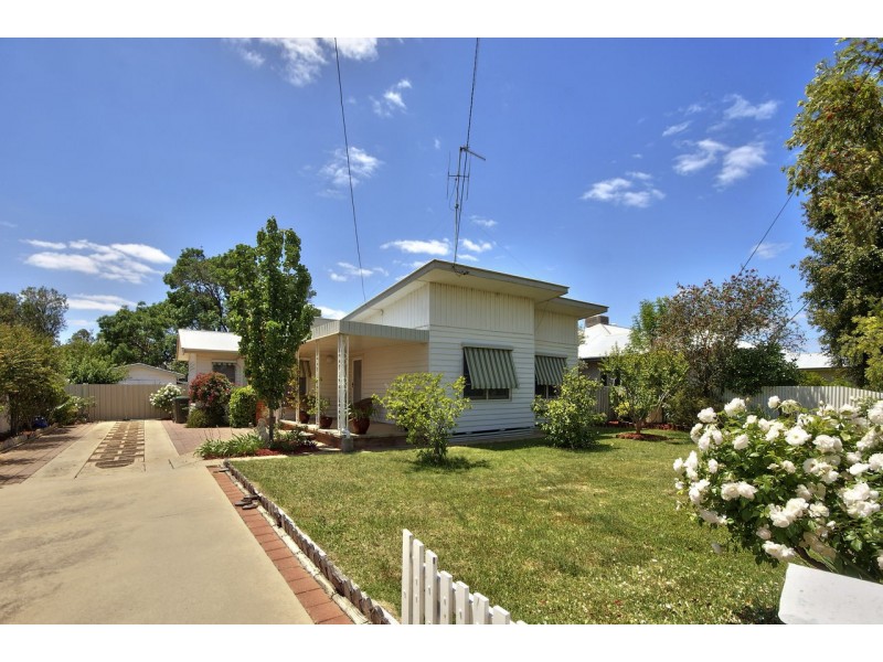 527 Maher St, Deniliquin NSW 2710