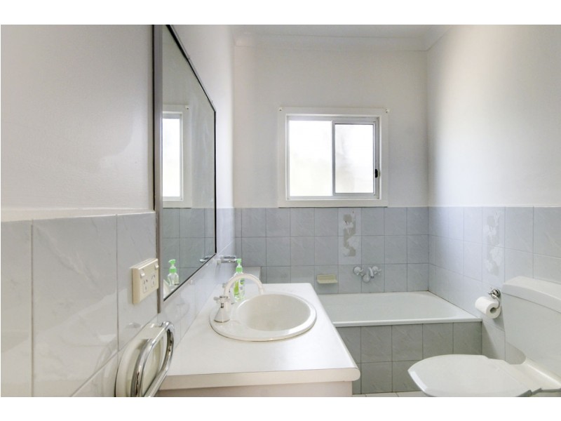 527 Maher St, Deniliquin NSW 2710