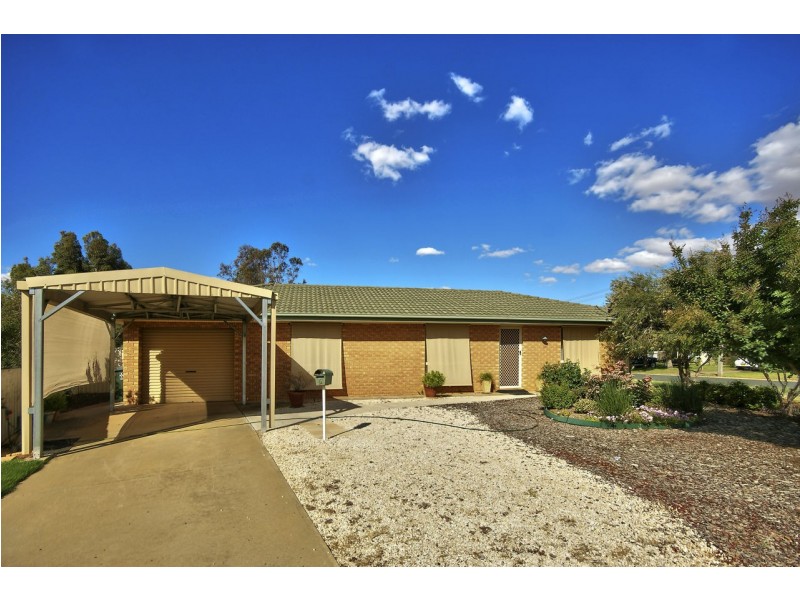 6 Norris Crt, Deniliquin NSW 2710