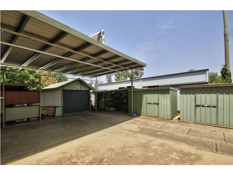 305 Harfleur St, Deniliquin NSW 2710