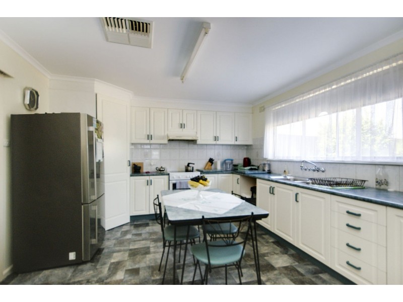 306 Noyes St, Deniliquin NSW 2710