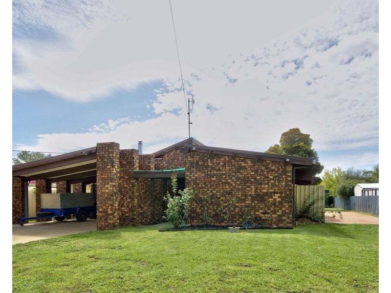 237 Burchfield Av, Deniliquin NSW 2710