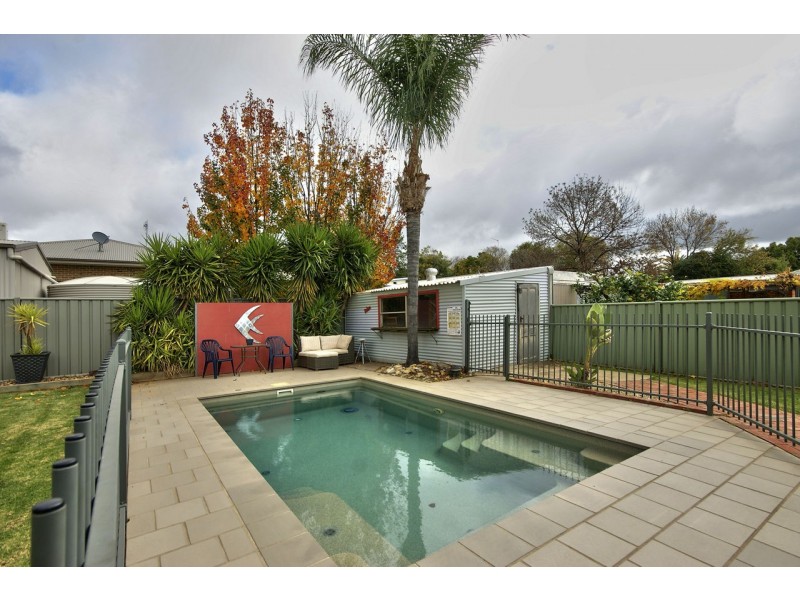 294 Poictiers Street, Deniliquin NSW 2710