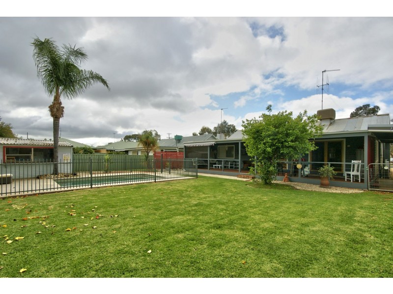 294 Poictiers Street, Deniliquin NSW 2710