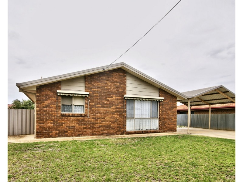 2 437 Wood Street, Deniliquin NSW 2710