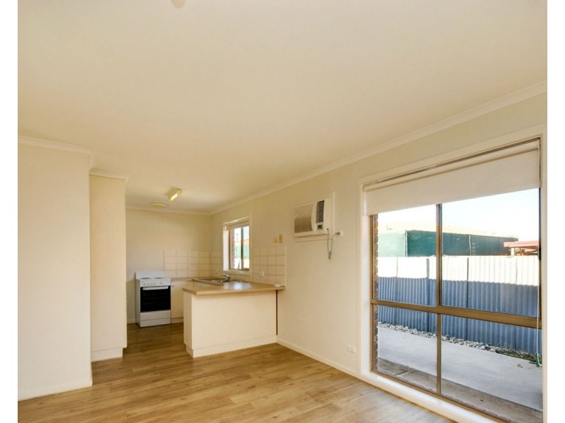 2 437 Wood Street, Deniliquin NSW 2710