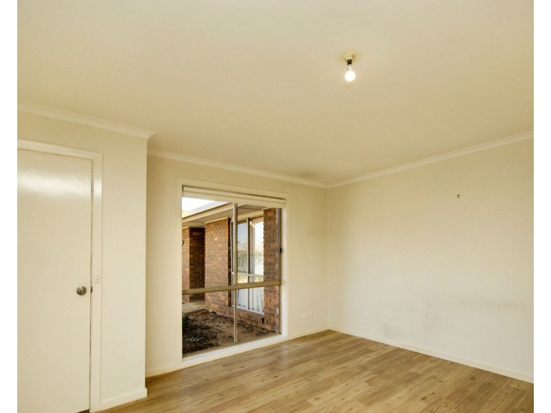 2 437 Wood Street, Deniliquin NSW 2710