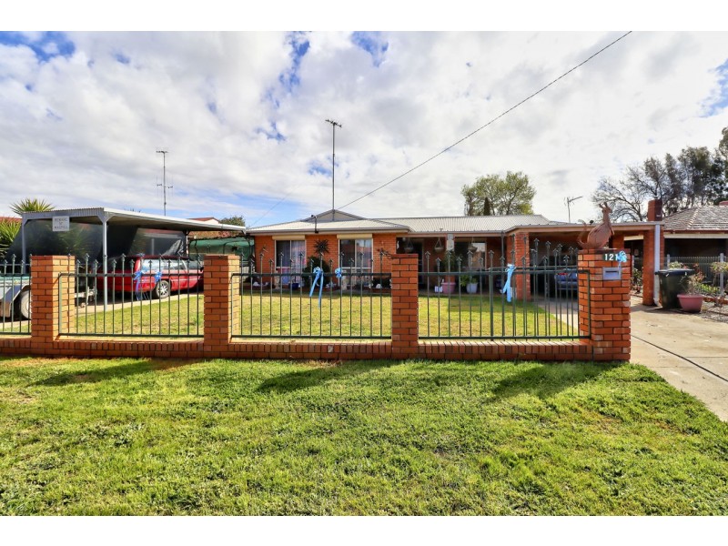 121 Burton St, Deniliquin NSW 2710