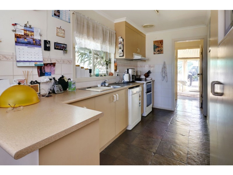 121 Burton St, Deniliquin NSW 2710