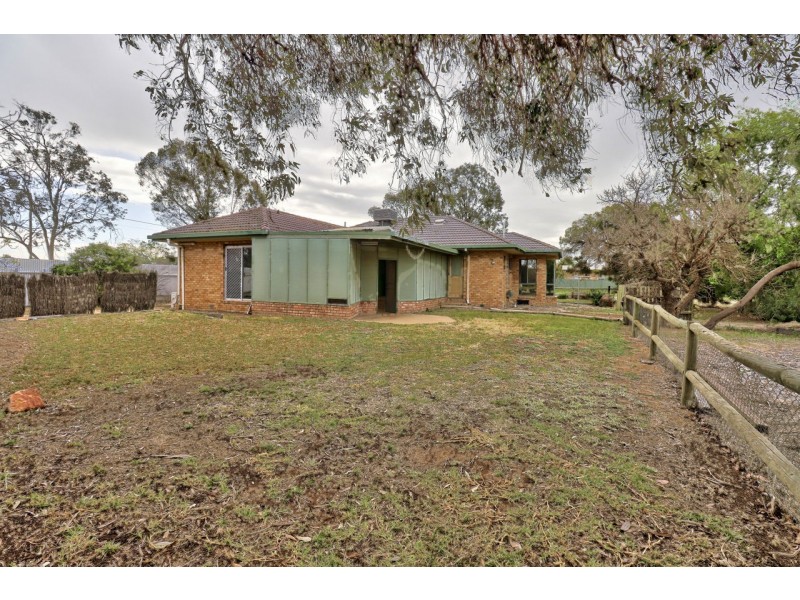 159 Henry St, Deniliquin NSW 2710
