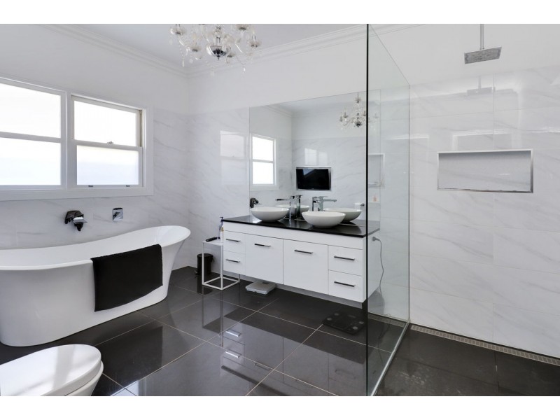 368 Henry St, Deniliquin NSW 2710