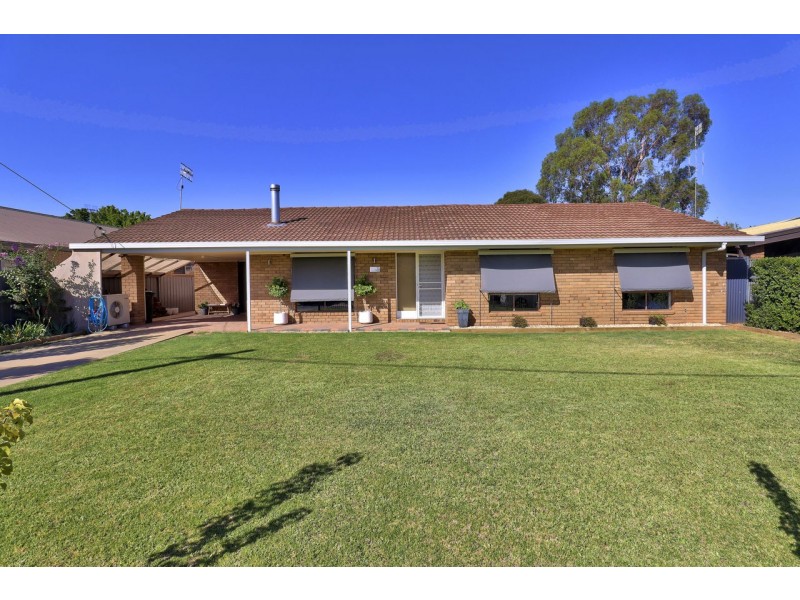 13 Mazamet Crt, Deniliquin NSW 2710