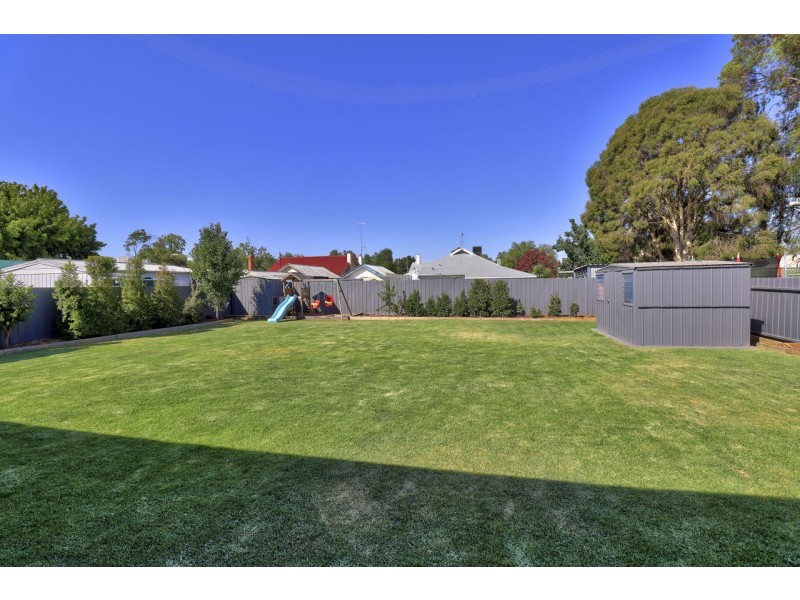 13 Mazamet Crt, Deniliquin NSW 2710