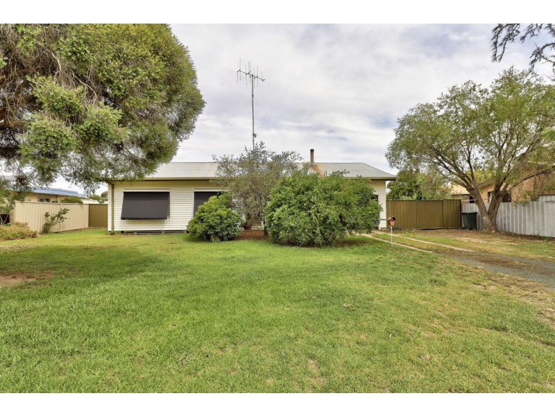 172 Yarra St, Deniliquin NSW 2710