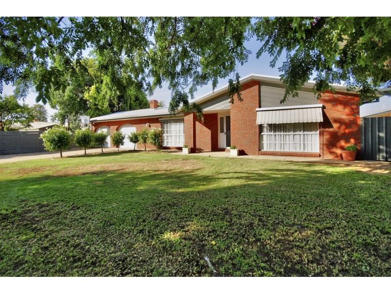 239 Victoria Street, Deniliquin NSW 2710