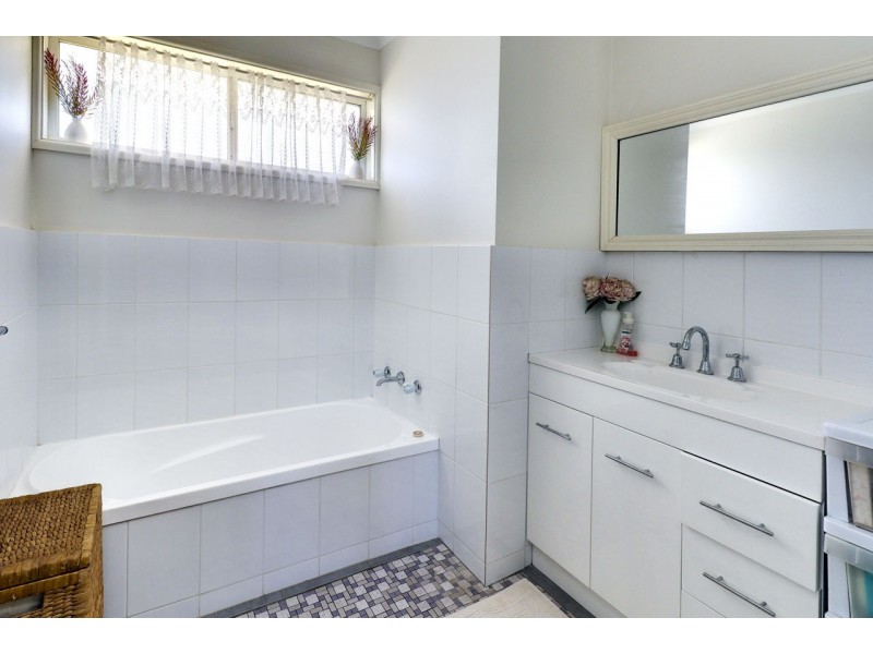 5 Stratton Crt, Deniliquin NSW 2710