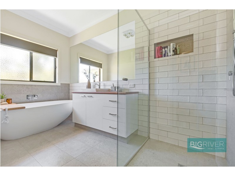 49 Pindara Lane, Deniliquin NSW 2710