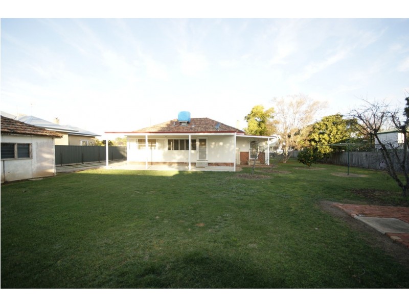 81 Wellington St, Deniliquin NSW 2710