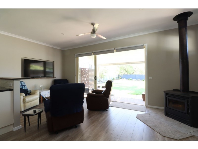 455 Poictiers St, Deniliquin NSW 2710