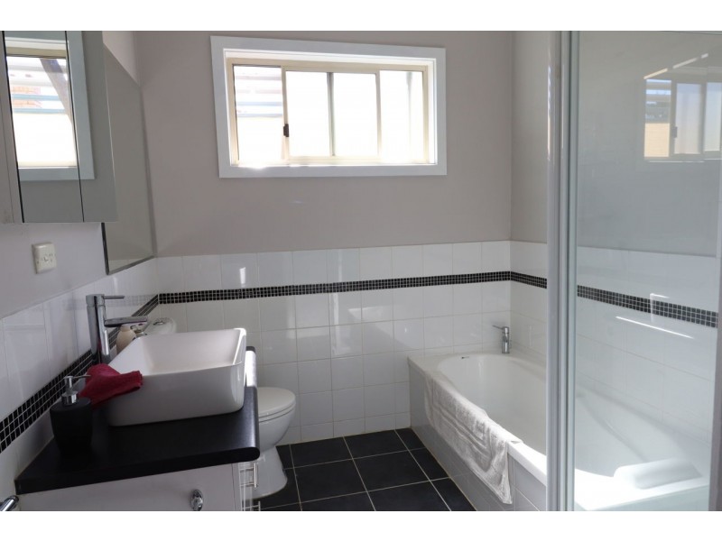 455 Poictiers St, Deniliquin NSW 2710