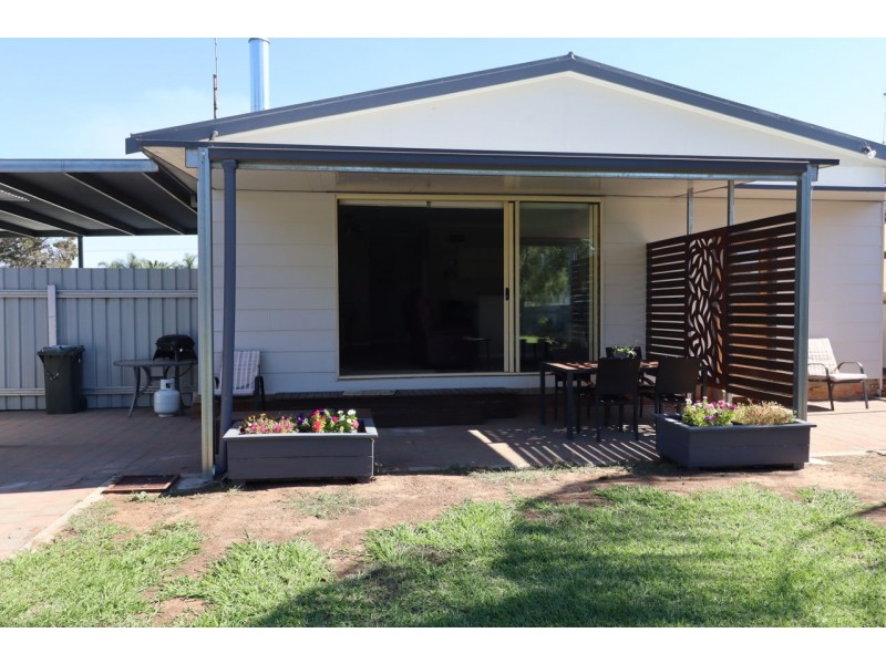 455 Poictiers St, Deniliquin NSW 2710