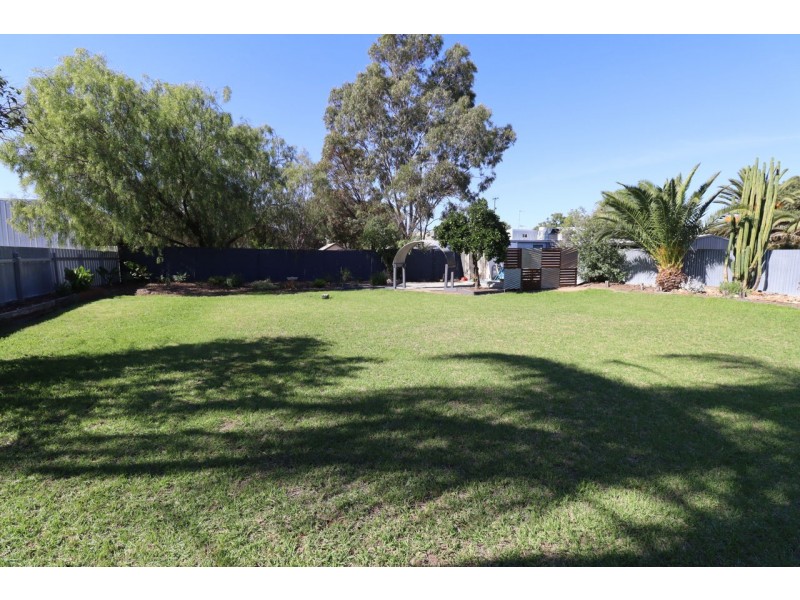 455 Poictiers St, Deniliquin NSW 2710