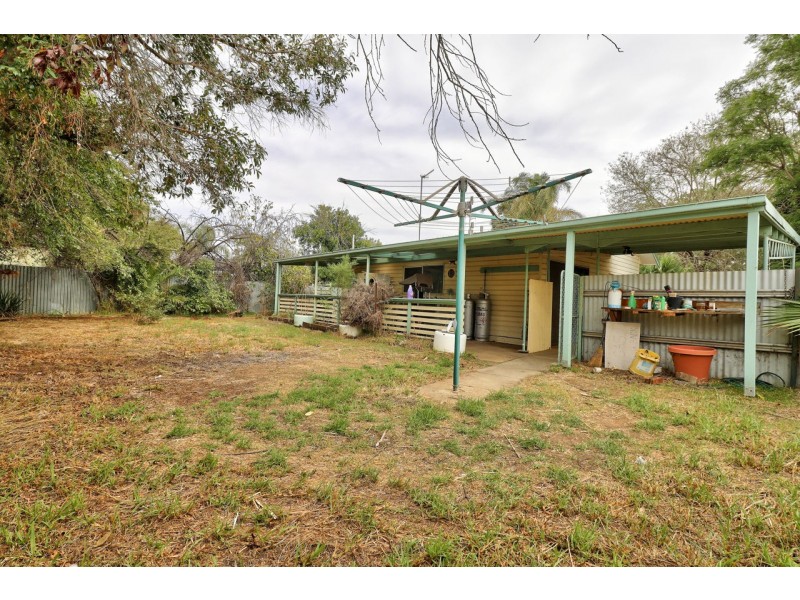 112 Decimus Street, Deniliquin NSW 2710