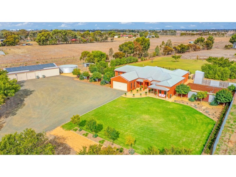 25 Riverview Dr, Deniliquin NSW 2710