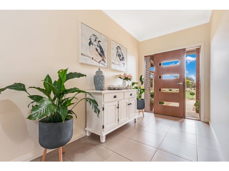 25 Riverview Dr, Deniliquin NSW 2710