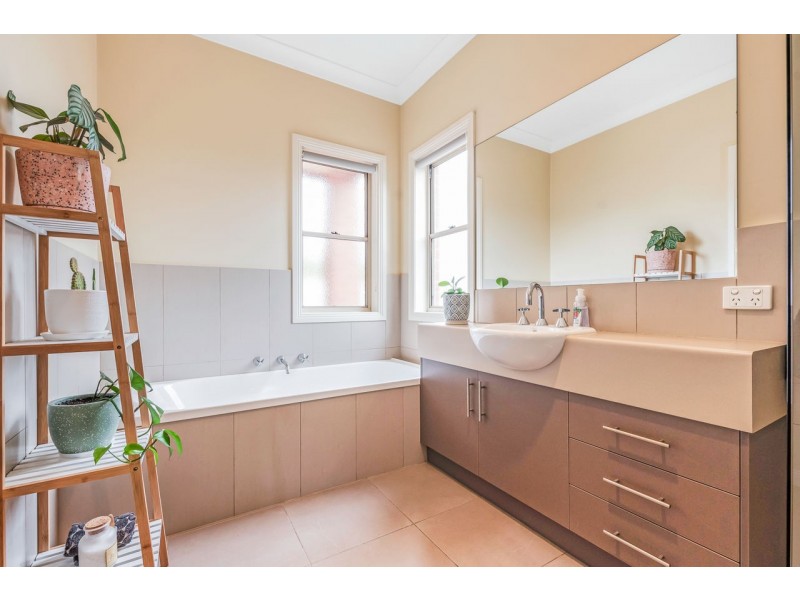 25 Riverview Dr, Deniliquin NSW 2710