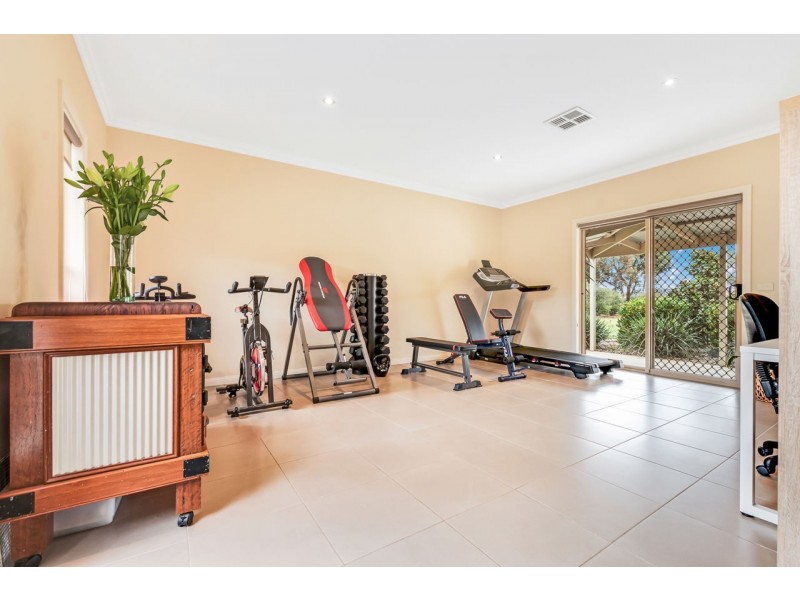 25 Riverview Dr, Deniliquin NSW 2710