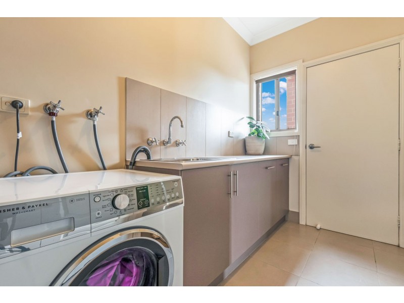 25 Riverview Dr, Deniliquin NSW 2710