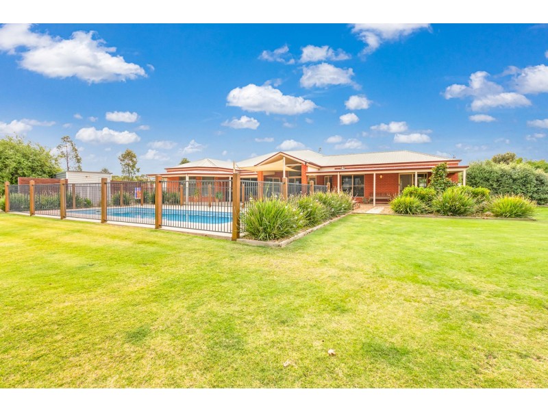 25 Riverview Dr, Deniliquin NSW 2710