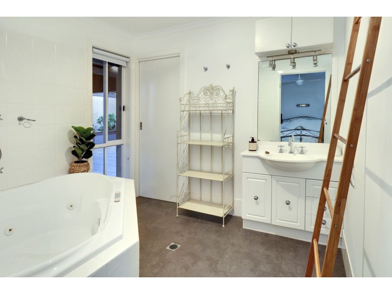 231 River Street, Deniliquin NSW 2710