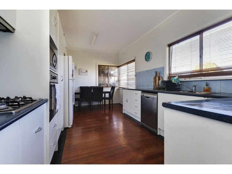 110 Russell Street, Deniliquin NSW 2710