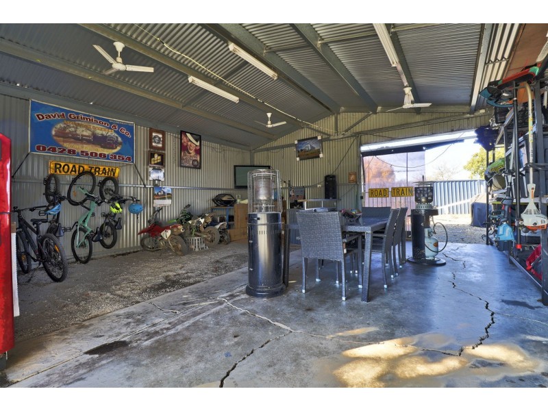 110 Russell Street, Deniliquin NSW 2710