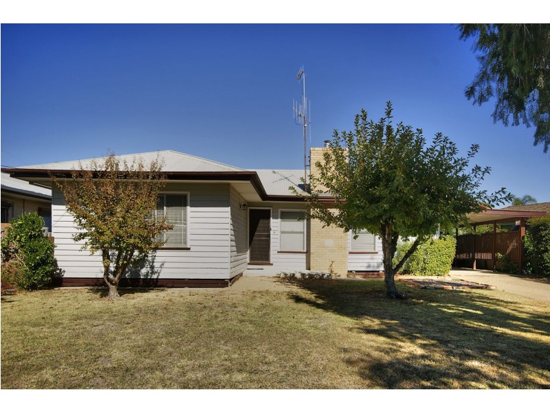 516 Poictiers Street, Deniliquin NSW 2710