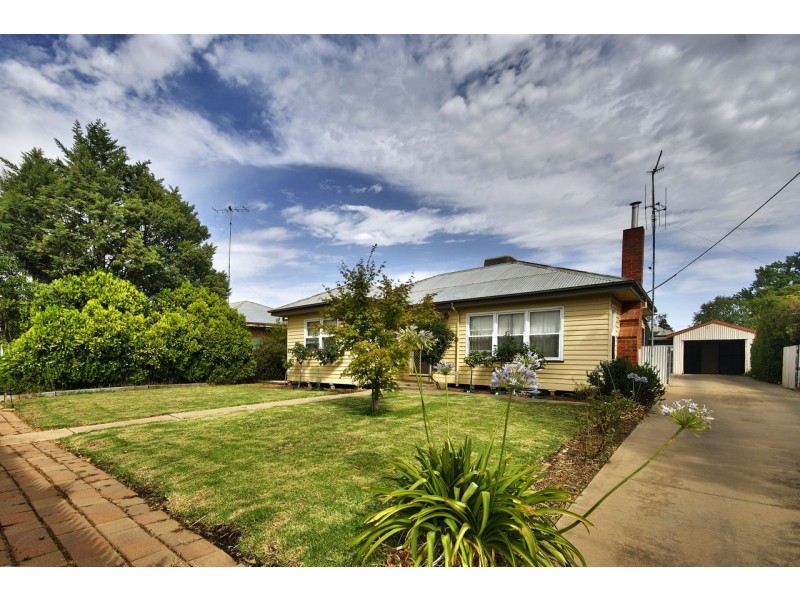 99 Hunter Street, Deniliquin NSW 2710