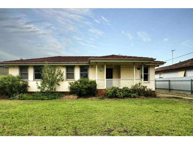 3 Robertson Crescent, Deniliquin NSW 2710