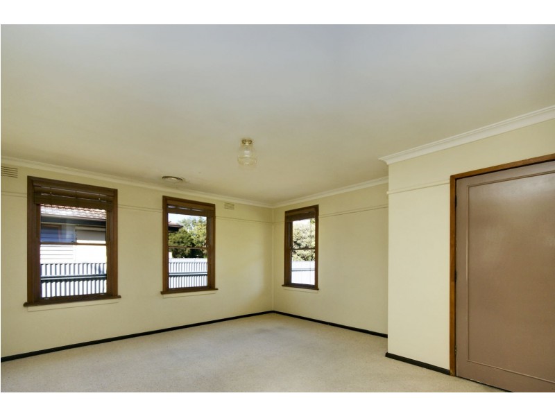 3 Robertson Crescent, Deniliquin NSW 2710