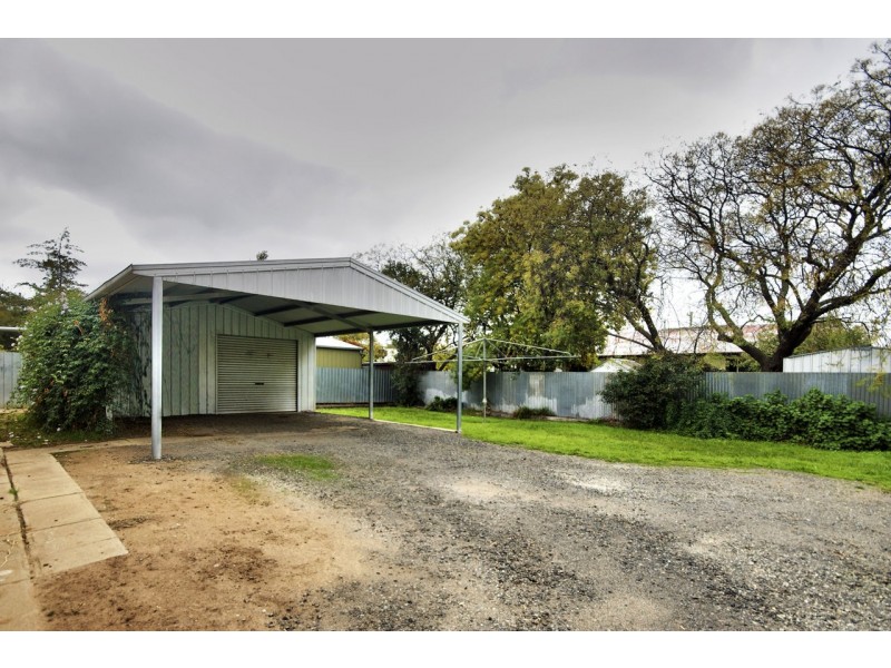 3 Robertson Crescent, Deniliquin NSW 2710