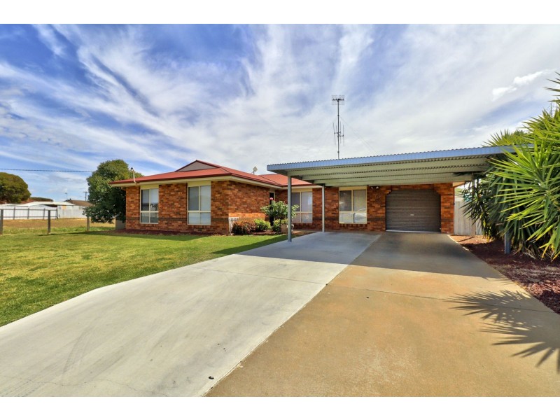 123 Burton Street, Deniliquin NSW 2710