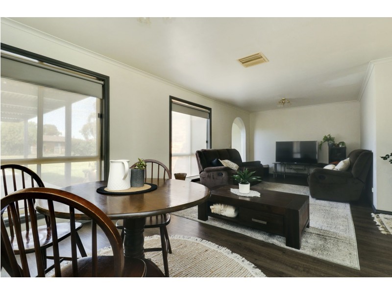 123 Burton Street, Deniliquin NSW 2710