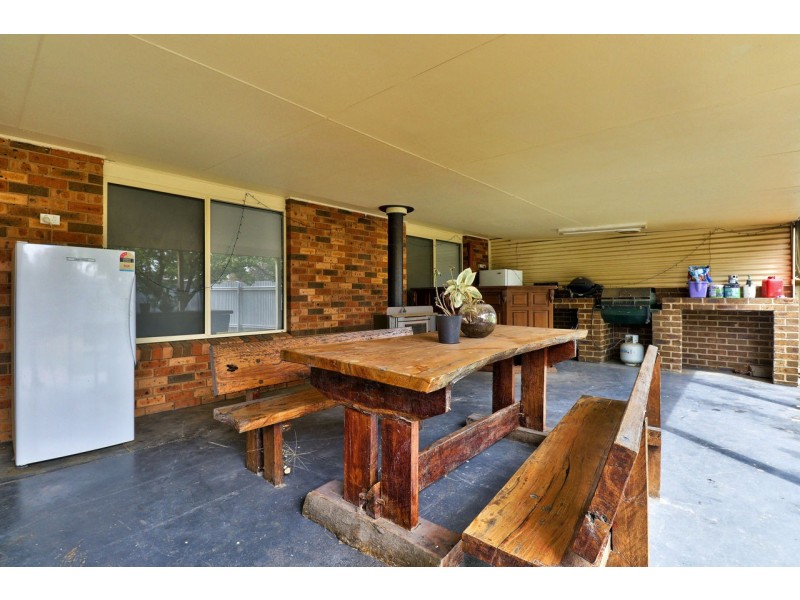 123 Burton Street, Deniliquin NSW 2710